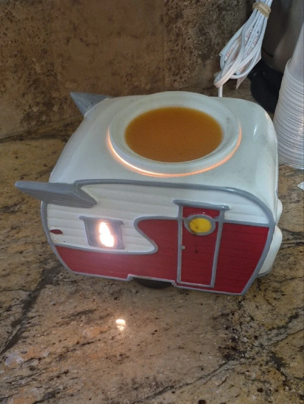 Retro Camper Ceramic Wax Warmer - White & Red